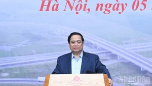 El primer ministro de Vietnam, Pham Minh Chinh, habla en la reunión. (Foto: Nhan Dan)