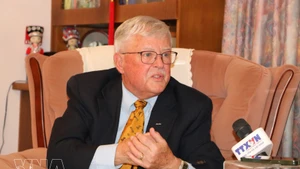 El profesor Carl Thayer, de la Academia de Defensa de Australia y la Universidad de Nueva Gales del Sur. (Foto: VNA)