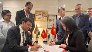 Escena de la firma. (Foto: VNA)