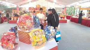 En los stands del evento. (Foto: VNA)