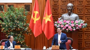 El primer ministro de Vietnam, Pham Minh Chinh, preside la reunión.