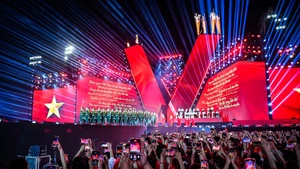 Vista del programa artístico-político “La Patria en el corazón”. (Foto: Nhan Dan)