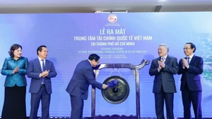 El primer ministro de Vietnam, Pham Minh Chinh, inaugura el Centro Financiero Internacional en Ciudad Ho Chi Minh. (Foto: VNA)