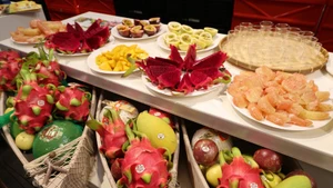 Se presentan frutas vietnamitas frescas a clientes en Alemania. (Foto: VNA)