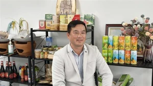 Nguyen Thanh Binh, director ejecutivo de KQ Trading y presidente de la Asociación de Logística e Inversión Vietnam-Australia, durante una entrevista con la Agencia Vietnamita de Noticias. (Foto: VNA)