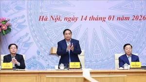 El primer ministro de Vietnam, Pham Minh Chinh, preside la reunión. (Foto: VNA)