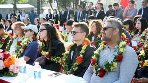 Visitantes internacionales en Phong Nha-Ke Bang, un Patrimonio Natural Mundial. (Foto: VNA)