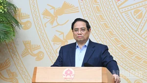 El primer ministro de Vietnam, Pham Minh Chinh, interviene en la reunión. (Foto: Nhan Dan)