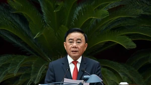 El integrante del Buró Político y miembro permanente del Secretariado del Comité Central del Partido Comunista de Vietnam, Tran Cam Tu, interviene en la conferencia. (Foto: Nhan Dan)