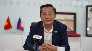 El presidente de la Asociación Empresarial Vietnam-Camboya, Oknha Leng Rithy, en conversaciones con el periódico Nhan Dan. (Foto: Nhan Dan)
