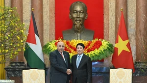 El presidente de Vietnam, Luong Cuong (derecha), y el titular de la Cámara de Representantes de Jordania, Mazen Turki El Qadi. (Foto: Nhan Dan)