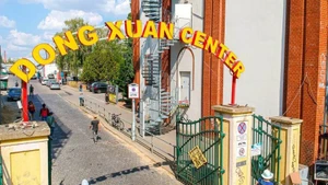 Vista de la parada de tranvía “Dong Xuan” en Berlín. (Foto: VNA)