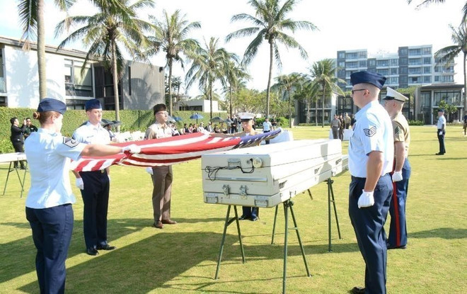 Ceremonia para recibir los restos de los soldados estadounidenses desaparecidos durante la guerra de Vietnam. (Fuente: Cancillería/VNA) Ceremonia para recibir los restos de los soldados estadounidenses desaparecidos durante la guerra de Vietnam. (Fuente: Cancillería/VNA)