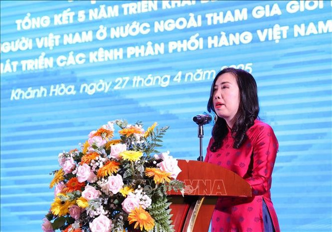 La viceministra de Relaciones Exteriores Le Thi Thu Hang habla en el evento. (Foto: VNA) La viceministra de Relaciones Exteriores Le Thi Thu Hang habla en el evento. (Foto: VNA)