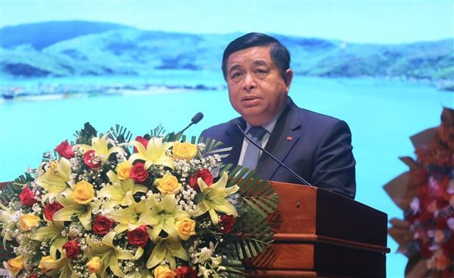 El viceprimer ministro Nguyen Chi Dung habla en el evento. (Foto: VNA)