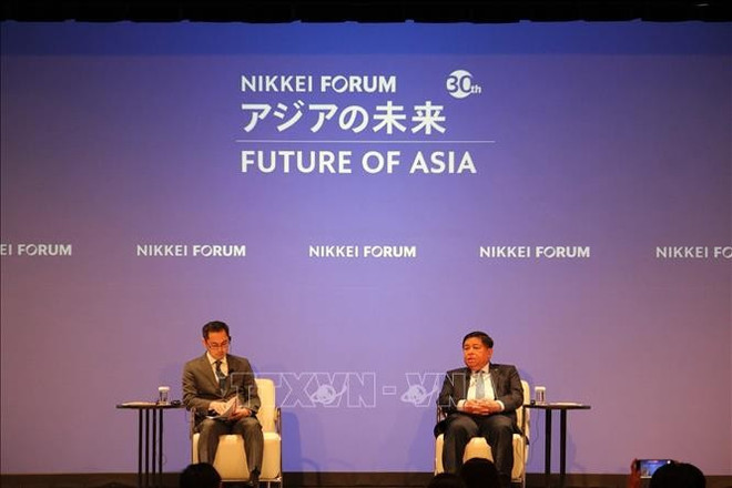 El viceprimer ministro Nguyen Chi Dung asistió a la sesión de debate en la 30ª edición del Foro Nikkei "El Futuro de Asia". (Foto: VNA) El viceprimer ministro Nguyen Chi Dung asistió a la sesión de debate en la 30ª edición del Foro Nikkei "El Futuro de Asia". (Foto: VNA)