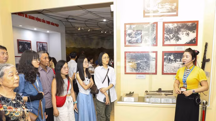 Turistas en el Museo de Victorias de Dien Bien Phu. (Foto: VNA)