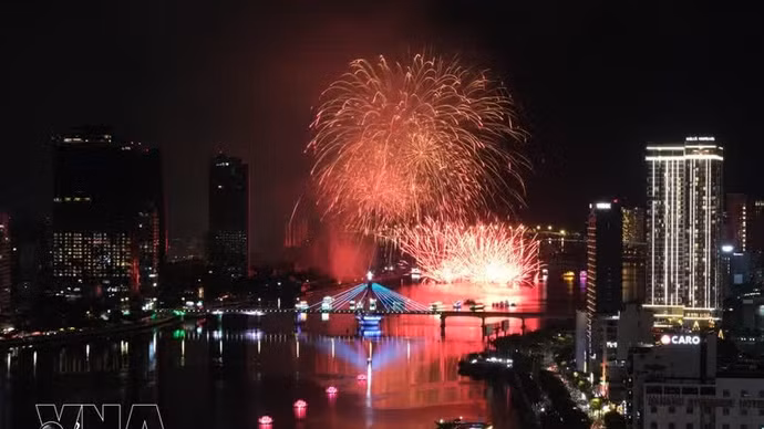 Un espectáculo en el Festival Internacional de Fuegos Artificiales de Da Nang 2026 (Foto: VNA)