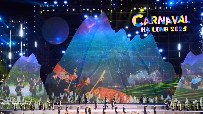 Carnaval Ha Long 2025 (Foto: VNA)