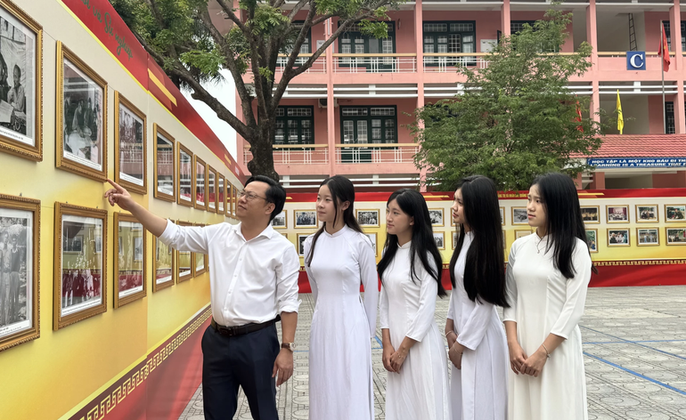 La exposición ha despertado gran interés entre los estudiantes.
