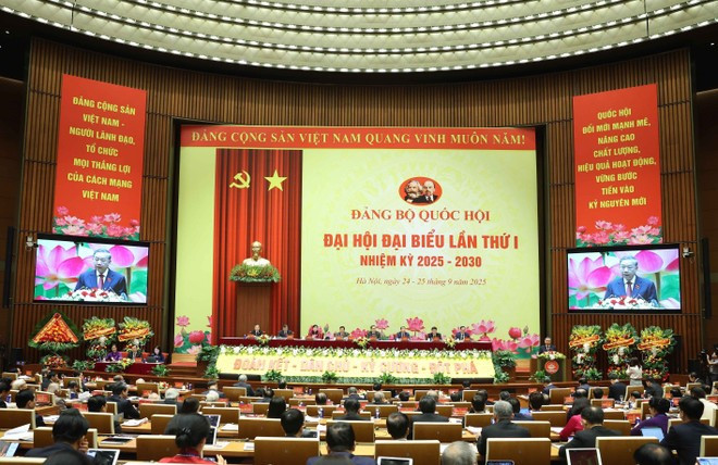 Durante su discurso en la primera Asamblea del Partido del órgano legislativo, el secretario general del Partido Comunista de Vietnam, To Lam, pidió fortalecer el carácter partidista en las actividades de la Asamblea Nacional. (Foto: VNA) Durante su discurso en la primera Asamblea del Partido del órgano legislativo, el secretario general del Partido Comunista de Vietnam, To Lam, pidió fortalecer el carácter partidista en las actividades de la Asamblea Nacional. (Foto: VNA)