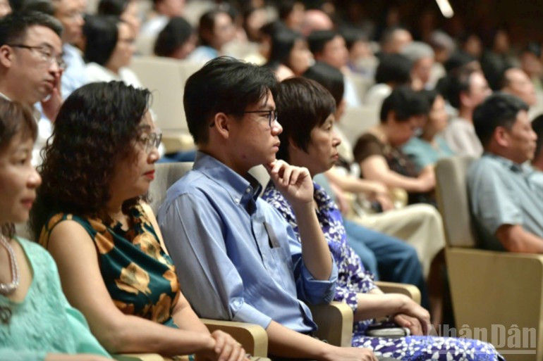 La cálida acogida del público vietnamita a este evento especial es un reflejo vivo de la amistad entrañable entre Vietnam y Cuba y de los lazos culturales que siguen fortaleciéndose a través del arte.