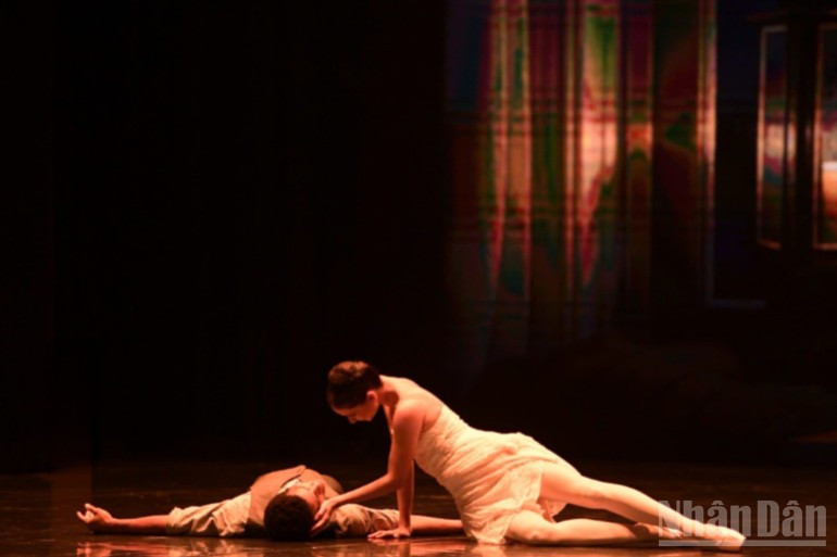 Fundado en 1948 por las legendarias figuras del ballet Alicia Alonso, Fernando Alonso y Alberto Alonso, el Ballet Nacional de Cuba lleva más de 75 años actuando en los escenarios más renombrados del mundo y obteniendo premios tan prestigiosos como el Gran Prix de la Ville de París o la Orden Félix Varela de Cuba.