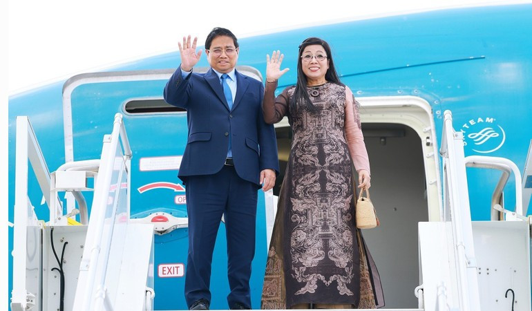 El premier Pham Minh Chinh, y su esposa concluye la visita oficial a Estonia. (Foto: VNA) El premier Pham Minh Chinh, y su esposa concluye la visita oficial a Estonia. (Foto: VNA)