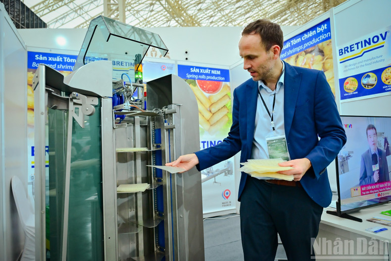 Cientos de empresas provenientes de China, Japón, Nueva Zelanda, India, Estados Unidos, Australia, Singapur y otros países presentan diversos productos, tecnologías y modelos de cooperación.