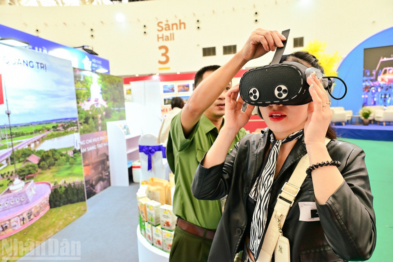 Muchos stands aplicaron tecnologías avanzadas, lo que capta una gran afluencia de visitantes.