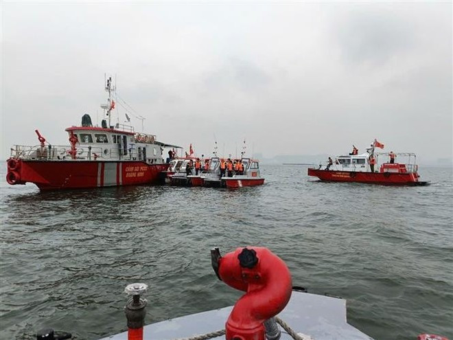 Continúan las labores de búsqueda y rescate de las víctimas desaparecidas. (Foto: VNA) Continúan las labores de búsqueda y rescate de las víctimas desaparecidas. (Foto: VNA)