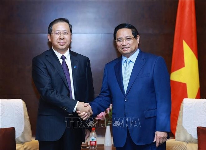 El primer ministro de Vietnam, Pham Minh Chinh, y el presidente de la junta directiva de la corporación Huadian, Peng Gangbing. (Foto: VNA) El primer ministro de Vietnam, Pham Minh Chinh, y el presidente de la junta directiva de la corporación Huadian, Peng Gangbing. (Foto: VNA)
