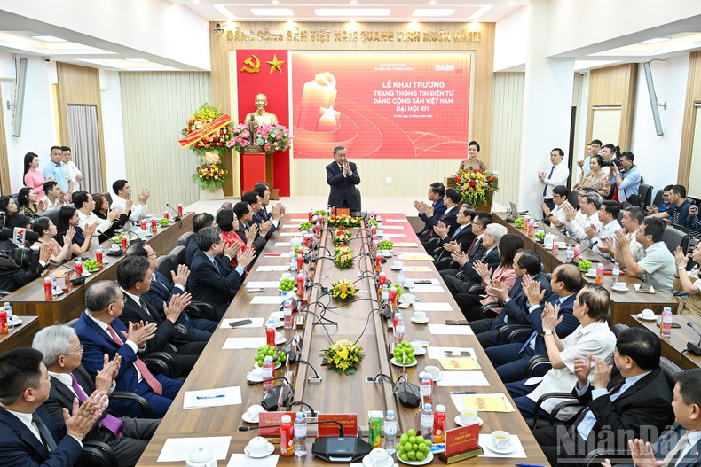 El secretario general del Partido Comunista de Vietnam, To Lam, asiste al lanzamiento del Portal sobre XIV Congreso del PCV del periódico Nhan Dan. (Foto: Nhan Dan) El secretario general del Partido Comunista de Vietnam, To Lam, asiste al lanzamiento del Portal sobre XIV Congreso del PCV del periódico Nhan Dan. (Foto: Nhan Dan)