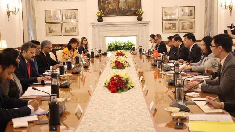 En el evento. tham-khao-chinh-tri-voi-bo-ngoai-giao-2561.jpg