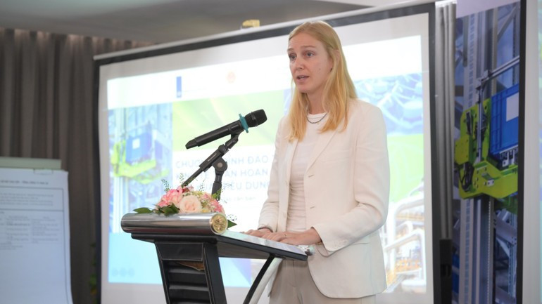 La primera secretaria de la Embajada de Países Bajos en Vietnam, Fleur Gribnau. La primera secretaria de la Embajada de Países Bajos en Vietnam, Fleur Gribnau.