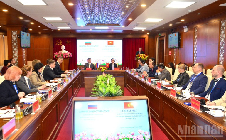 En el acto inaugural.