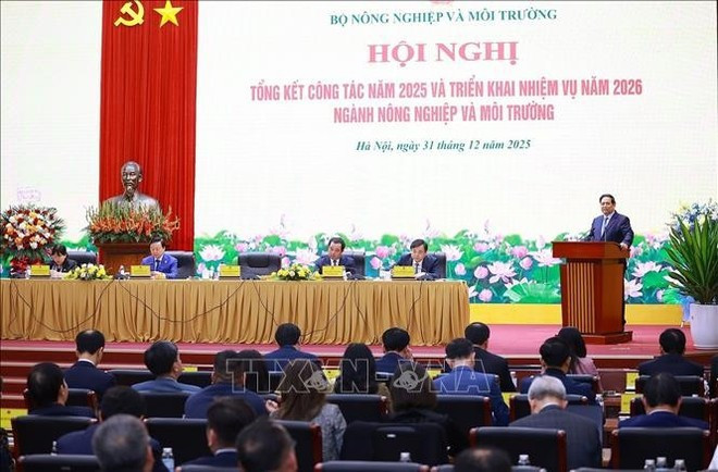 El primer ministro de Vietnam, Pham Minh Chinh habla en la conferencia. (Foto: VNA)