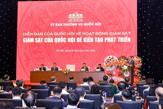 El presidente del Parlamento vietnamita, Tran Thanh Man, interviene en el Foro de Supervisión de la Asamblea Nacional (Foto: VNA)