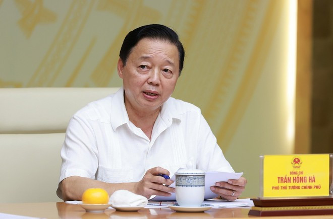 El viceprimer ministro Tran Hong Ha, jefe Comité Directivo Nacional para la lucha contra la pesca INDNR, interviene en la cita. (Foto: VNA) El viceprimer ministro Tran Hong Ha, jefe Comité Directivo Nacional para la lucha contra la pesca INDNR, interviene en la cita. (Foto: VNA)