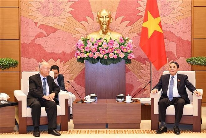 El vicepresidente del Parlamento vietnamita Nguyen Duc Hai y el presidente del WUS alemán Kambiz Ghawami acordaron ampliar colaboración en formación, transformación digital y gestión presupuestaria. (Foto: VNA) El vicepresidente del Parlamento vietnamita Nguyen Duc Hai y el presidente del WUS alemán Kambiz Ghawami acordaron ampliar colaboración en formación, transformación digital y gestión presupuestaria. (Foto: VNA)