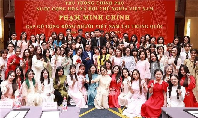 El primer ministro Pham Minh Chinh se reúne con la comunidad vietnamita residente en China (Fuente: VNA) El primer ministro Pham Minh Chinh se reúne con la comunidad vietnamita residente en China (Fuente: VNA)