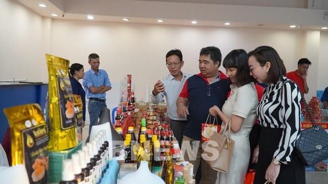 Los productos de salsa de pescado de Phu Quoc han estado presentes en varios mercados extranjeros (Foto: VNA) Los productos de salsa de pescado de Phu Quoc han estado presentes en varios mercados extranjeros (Foto: VNA)