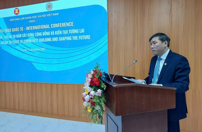 El presidente de la Academia de Ciencias Sociales de Vietnam, Le Van Loi, habla en el evento (Fuente: VNA)