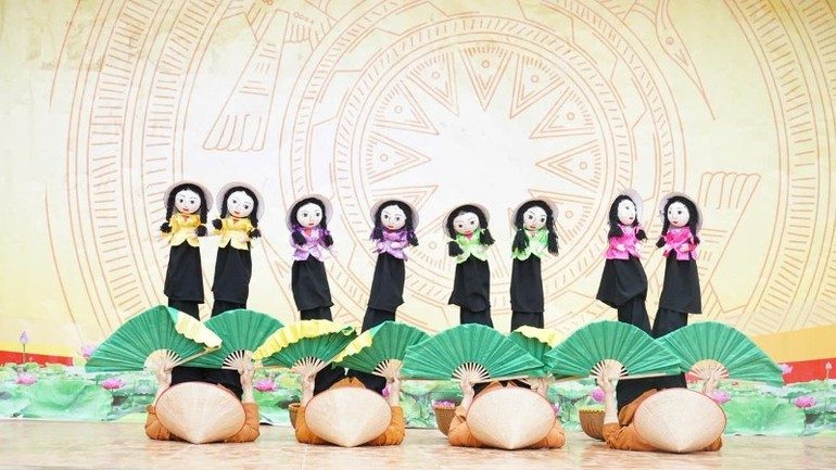 Los espectáculos presentados son dinámicos, cercanos y adecuados al espacio cultural comunitario de las zonas montañosas.