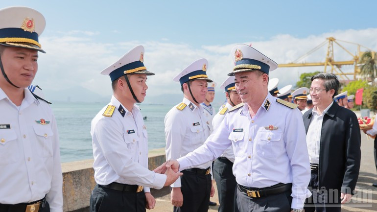 En la delegación también viajan dirigentes de la ciudad de Da Nang, representantes de empresas y periodistas de medios de comunicación de todo el país.