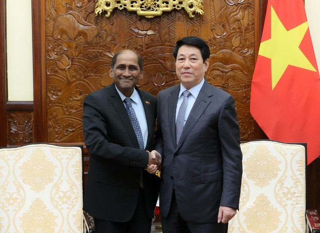 El presidente Luong Cuong recibe a Jaya Ratnam, embajador de Singapur en Vietnam. (Fuente: VNA) El presidente Luong Cuong recibe a Jaya Ratnam, embajador de Singapur en Vietnam. (Fuente: VNA)
