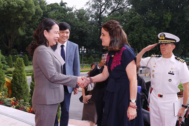 La vicepresidenta vietnamita Vo Thi Anh Xuan se reúne con su homóloga de Ecuador, María José Pinto González Artigas. (Fuente: VNA) La vicepresidenta vietnamita Vo Thi Anh Xuan se reúne con su homóloga de Ecuador, María José Pinto González Artigas. (Fuente: VNA)