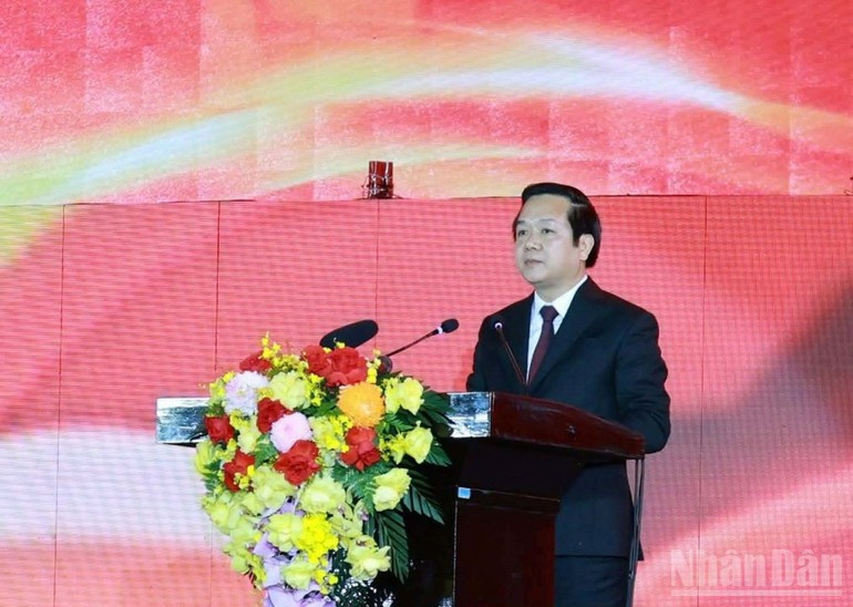 El presidente del Comité Popular Provincial de Hung Yen, Pham Quang Ngoc, habla en el evento.