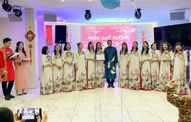 El embajador vietnamita en Bielorrusia, Nguyen Van Trung, interviene en el evento. (Foto: VNA)