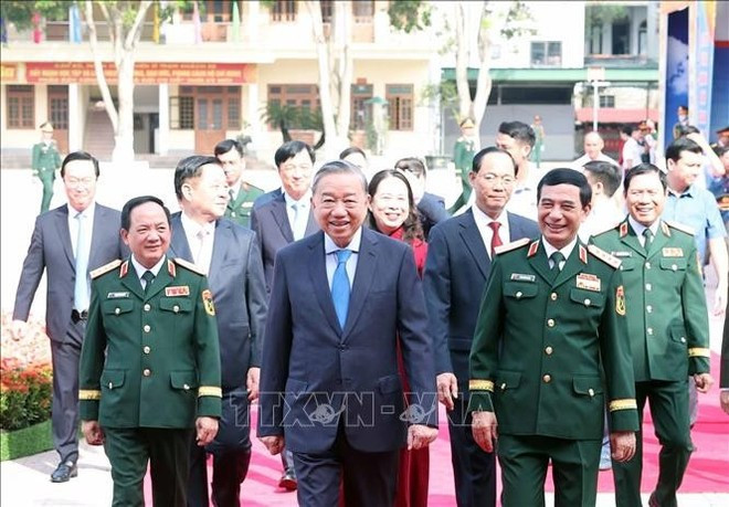 El secretario general del Partido Comunista de Vietnam, To Lam, y los delegados en el evento. (Foto: VNA) El secretario general del Partido Comunista de Vietnam, To Lam, y los delegados en el evento. (Foto: VNA)